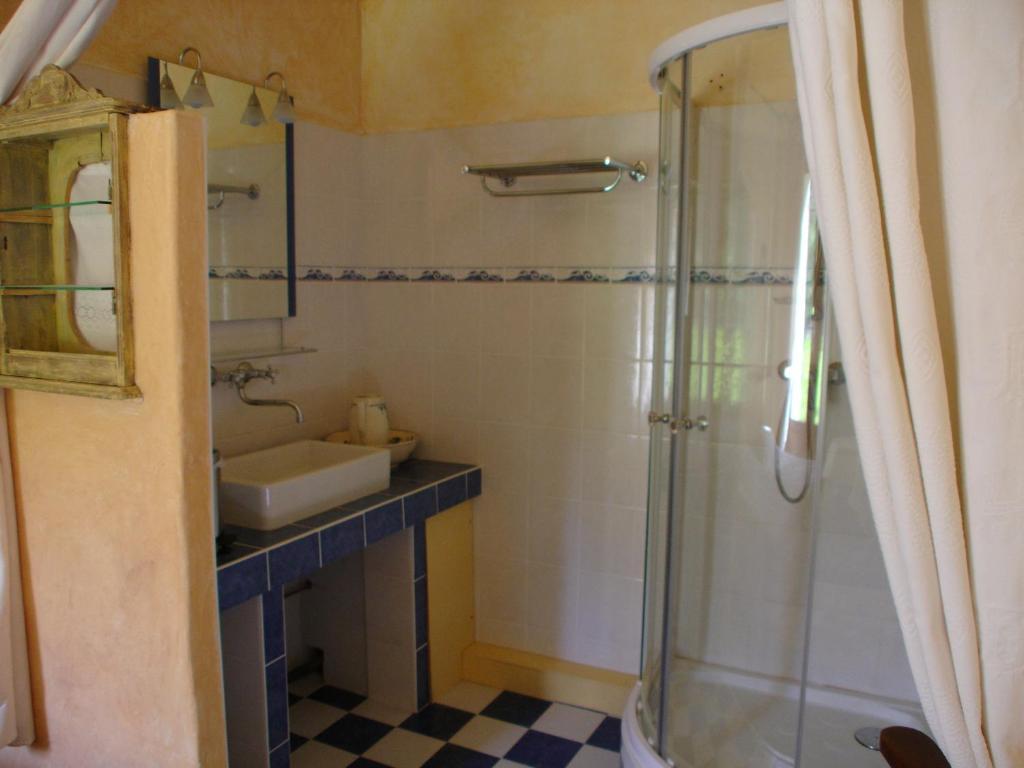 Domaine De La Grange Neuve Hotel La Roque-sur-Pernes Room photo
